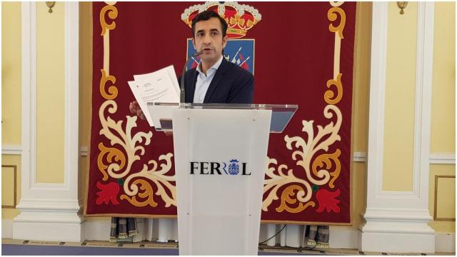Rey Varela en rueda de prensa.