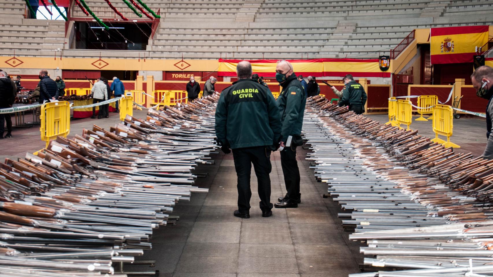 La última gran subasta de armas de la Guardia civil, en imágenes
