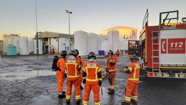 Los bomberos en el lugar de los hechos.