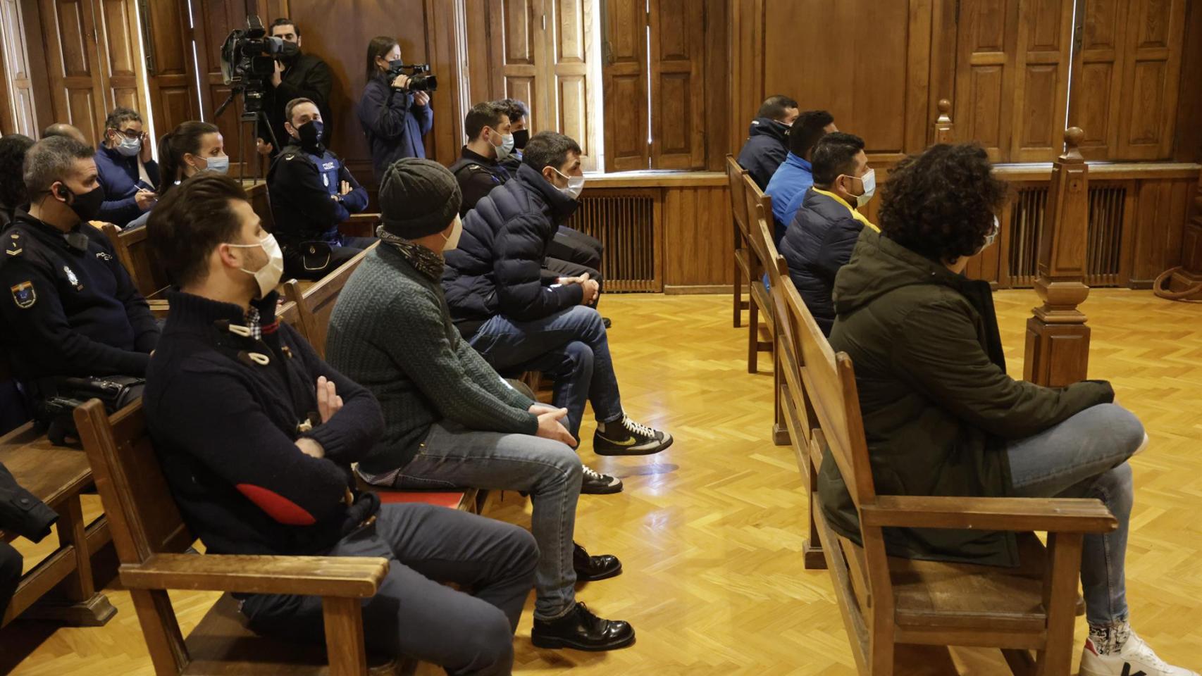 Varios de los acusados en el banquillo durante el juicio.