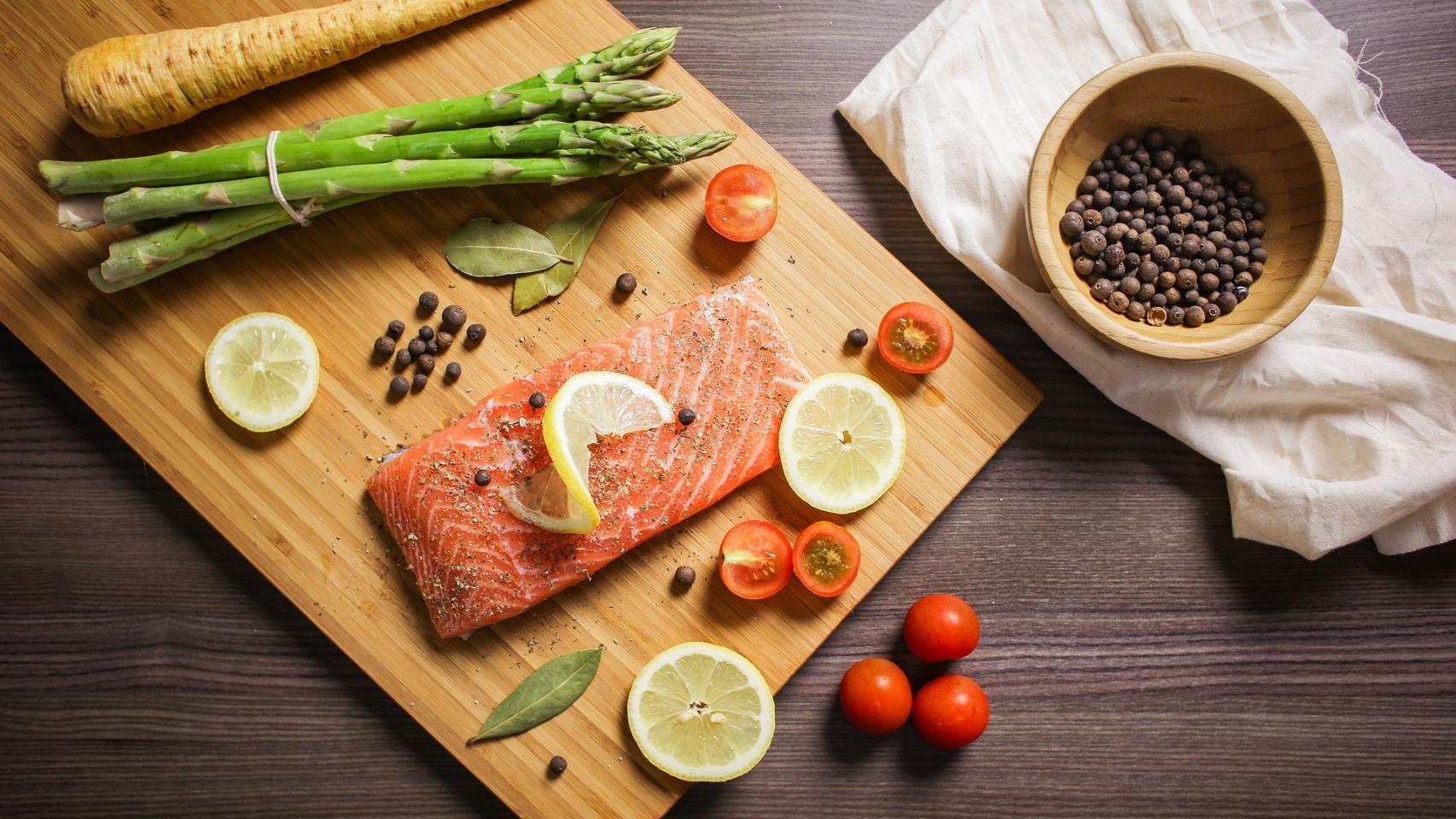 Cómo hacer una receta de pescado para Navidad