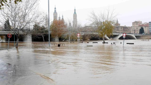 El río Ebro a su paso por Zaragoza.