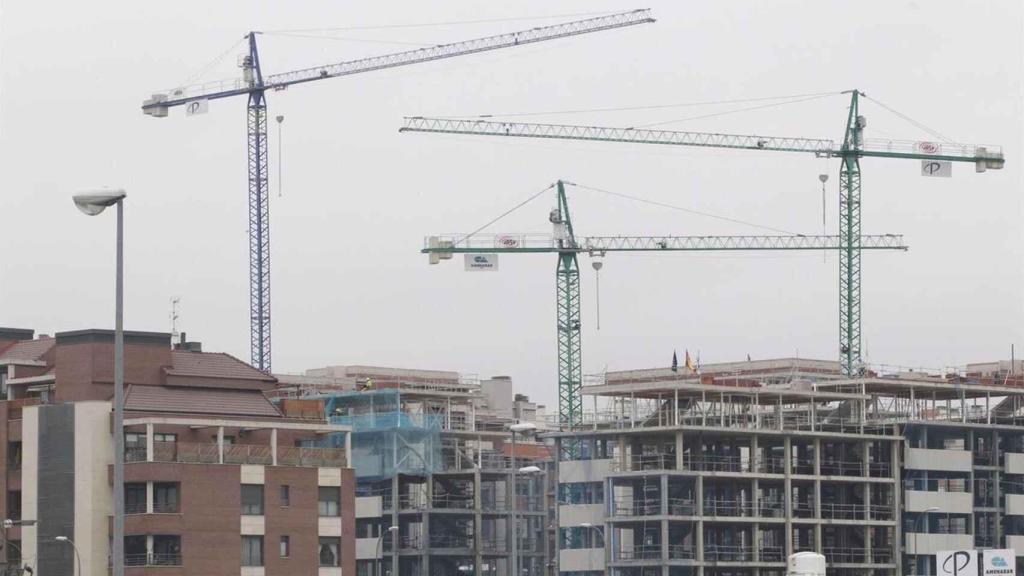 Imagen de los trabajos de construcción de una promoción de viviendas en Málaga.