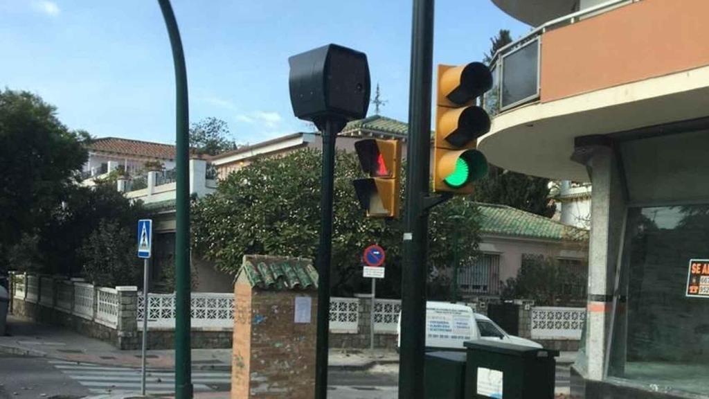 Uno de los radares instalados para controlar los carriles 30 en Málaga.