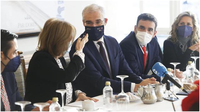 Conde participó en las ‘Conversas no Parador’ del Club de Prensa.