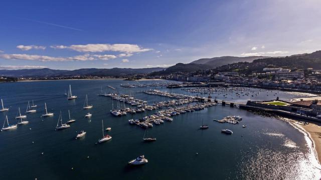 Vista aérea del Monte Real CLub de Yates de Baiona.