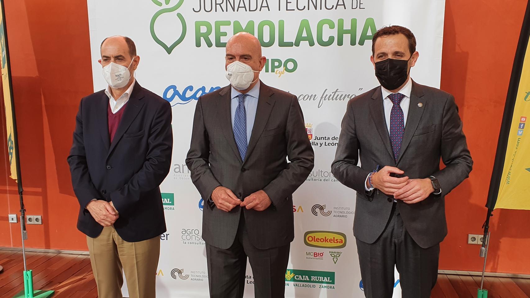 El consejero Carnero junto al presidente de la Diputación de Valladolid, Conrado Iscar