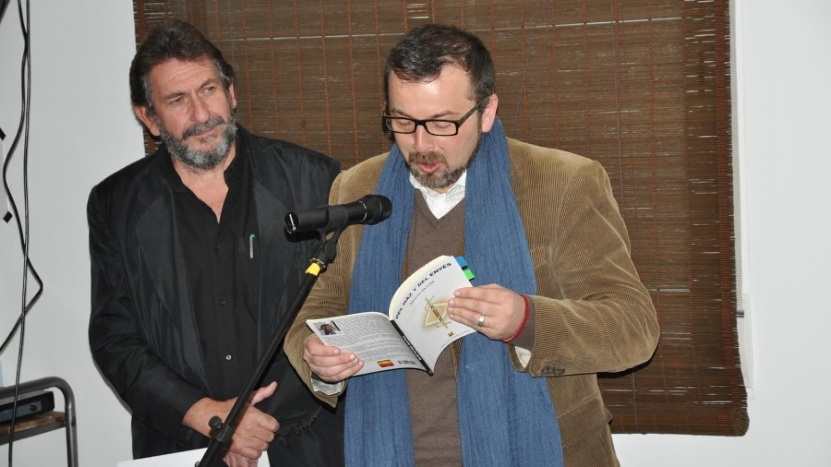 Dionisio Vicente, con una bufanda azul, en 2016. Foto: Diputación de Ciudad Real.