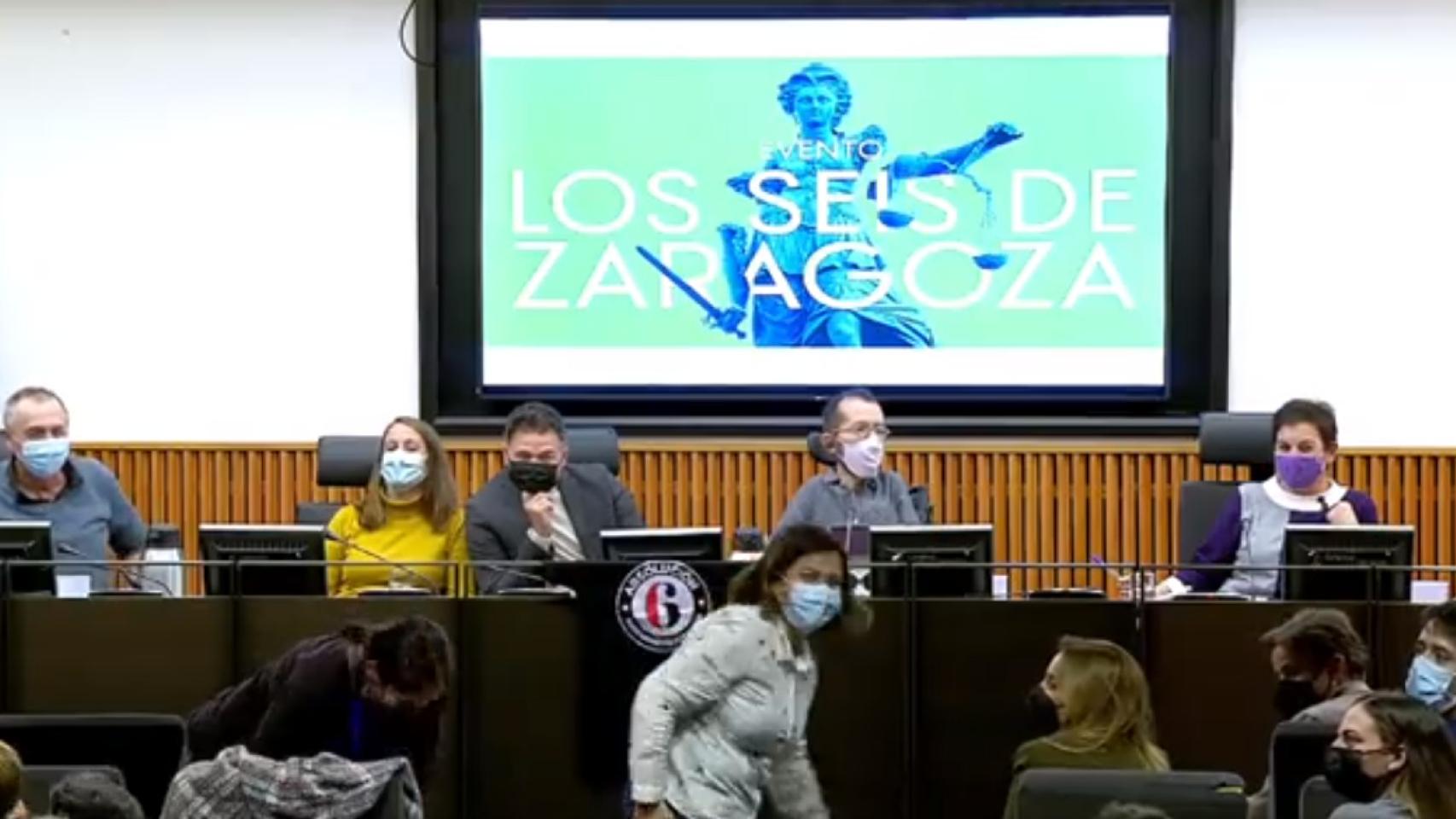 Vox 'cuela el himno de la Policía en el acto de Podemos en el Congreso.