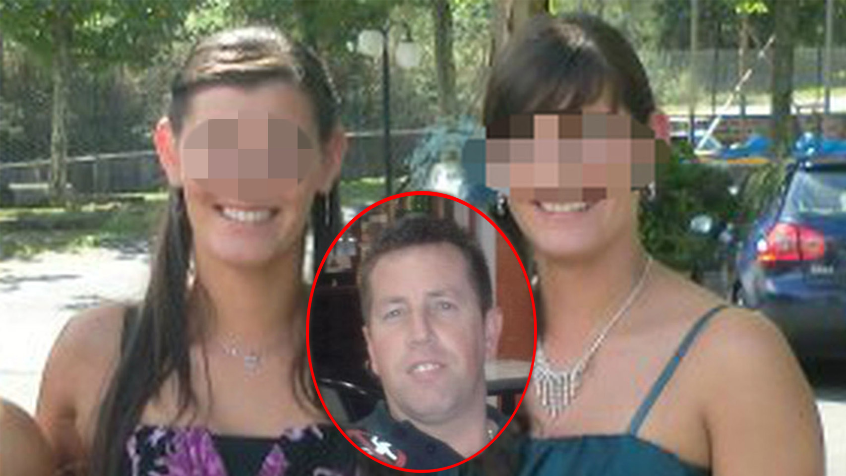 La exmujer de El Chicle (izquierda), junto a su hermana gemela, que le ha denunciado por una agresión sexual.