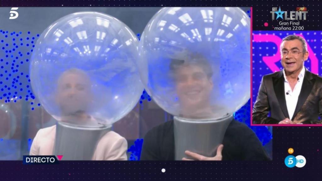 Miguel Frigenti y Julen durante su visita a 'Secret Story'.