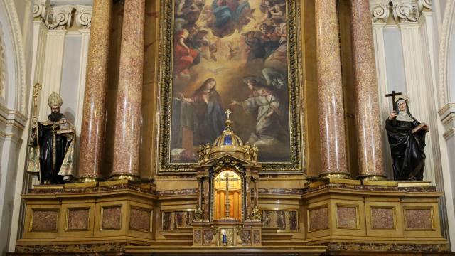 Las dos esculturas, en el retablo de la iglesia del Monasterio de la Encarnación.