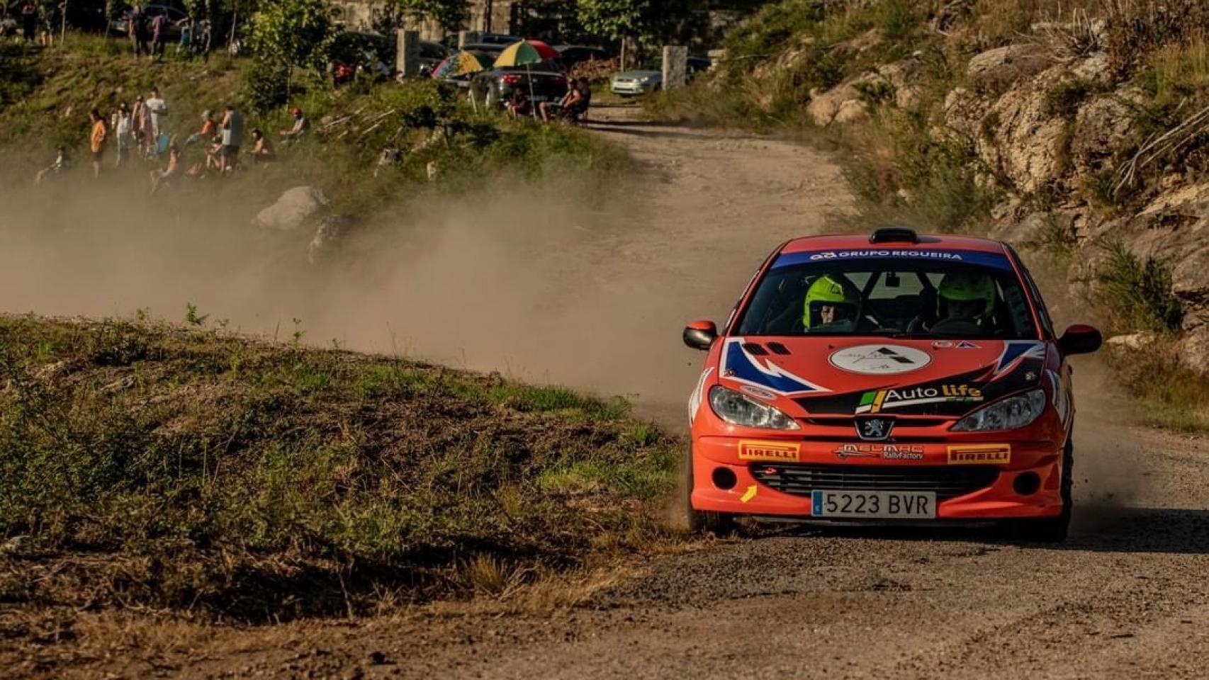 Coche del equipo Melmac Rally durante una competición