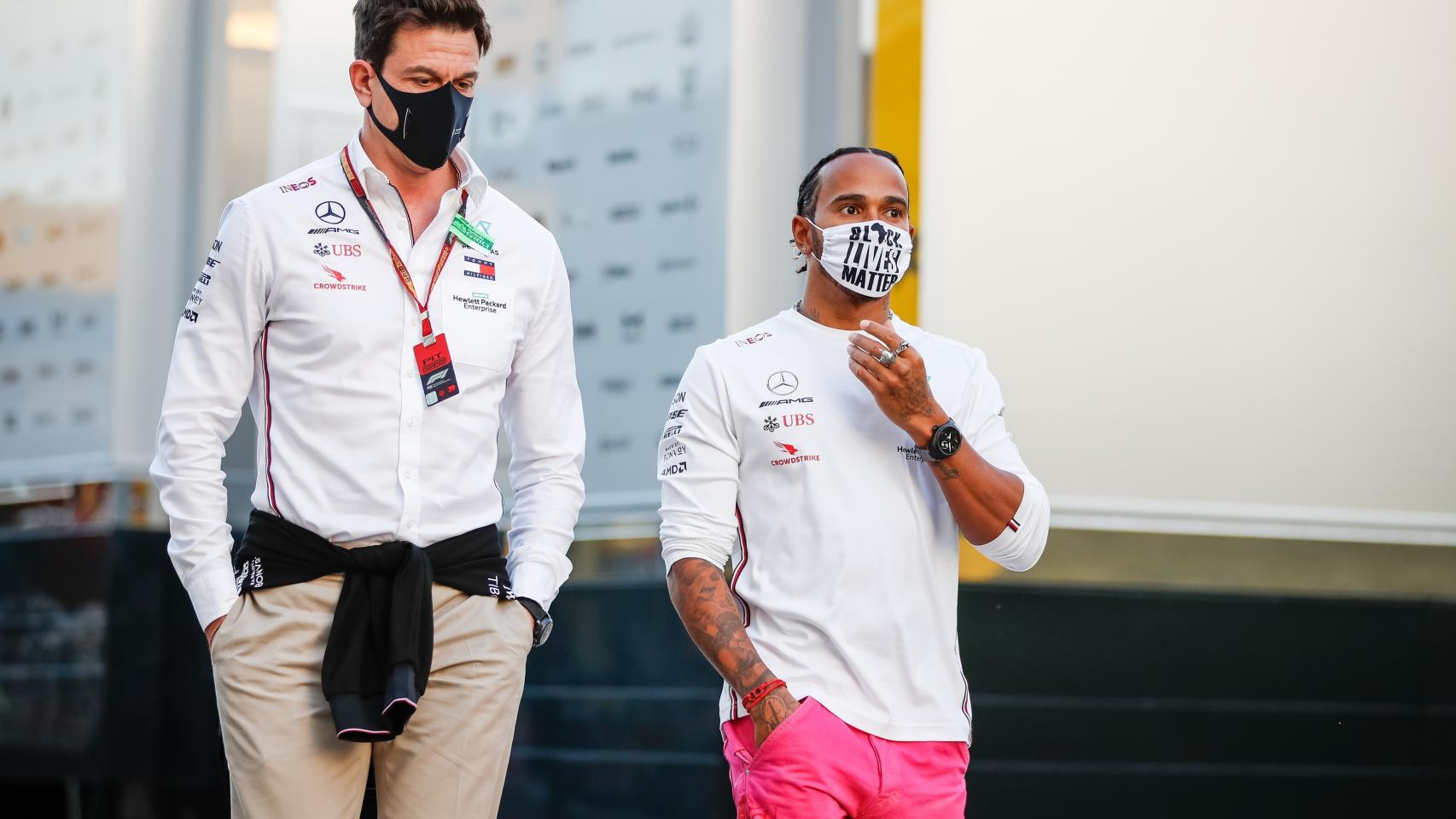 Toto Wolff junto a Lewis Hamilton