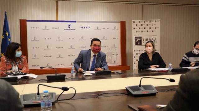 Martínez Arroyo en la reunión del Patronato de la Fundación Tierra de Viñedos. Foto: JCCM