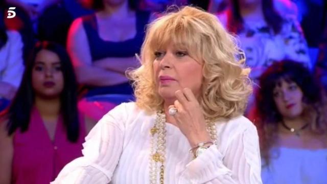 La actriz Bárbara Rey en un plató de televisión de Telecinco.