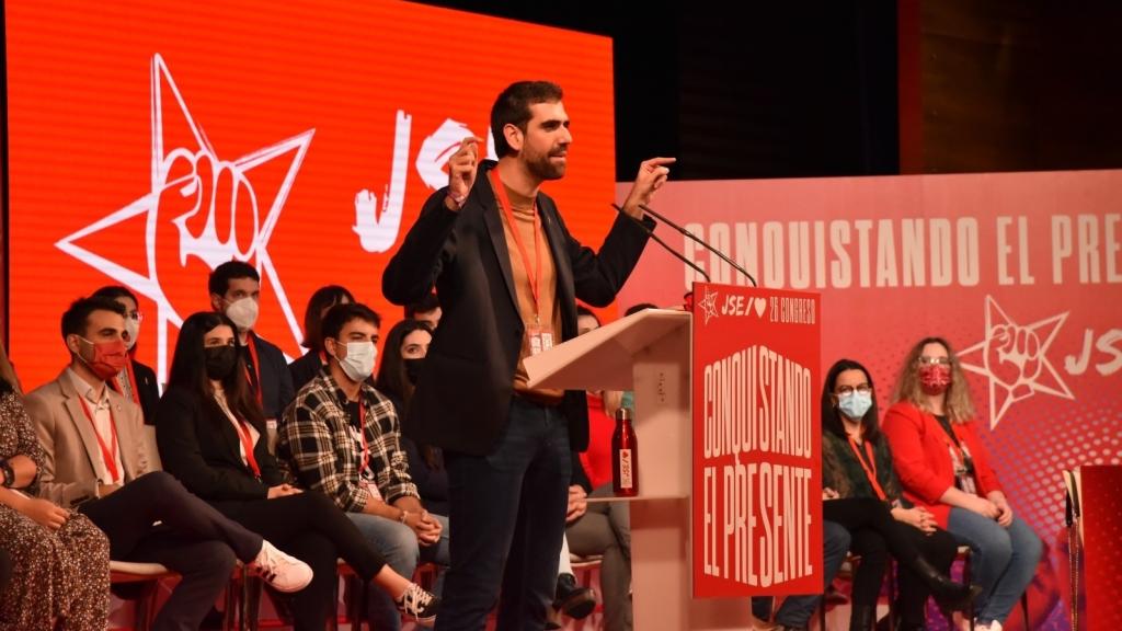 El anterior líder de Juventudes Socialistas, Víctor Camino, en el Congreso Federal de 2021.