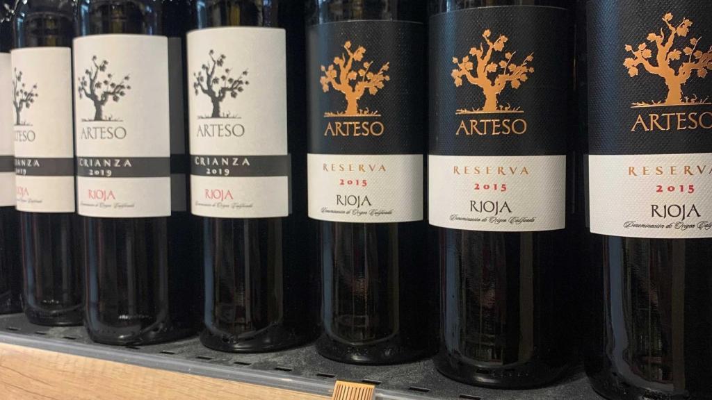 Vinos en un supermercado.