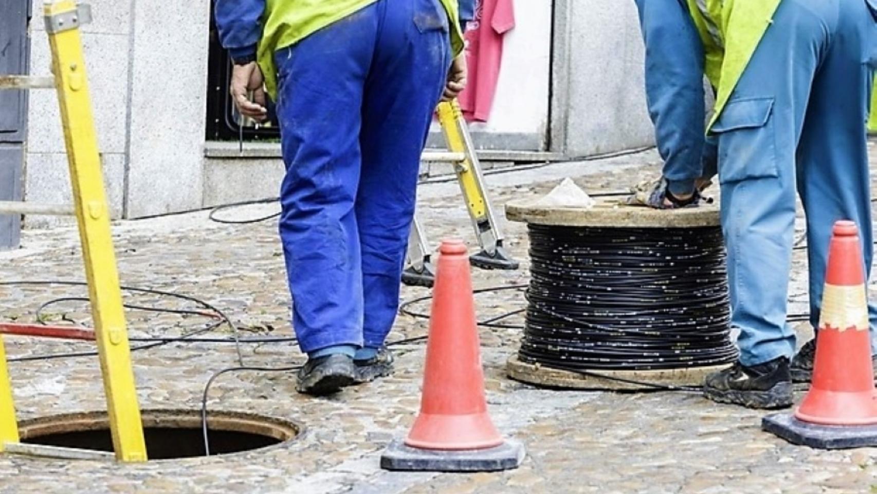 Trabajos para la instalación de fibra óptica de Telefónica en Turre (Almería).