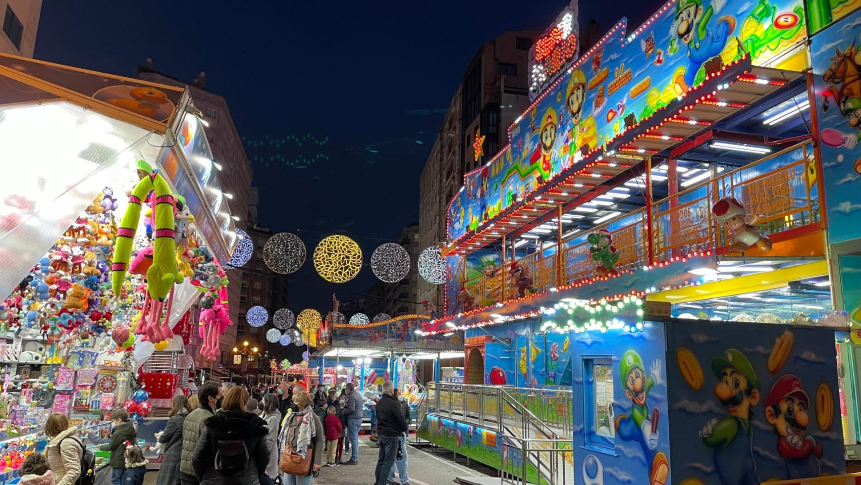 Atracciones montadas en la calle Rosalía de Castro con calle Pontevedra.
