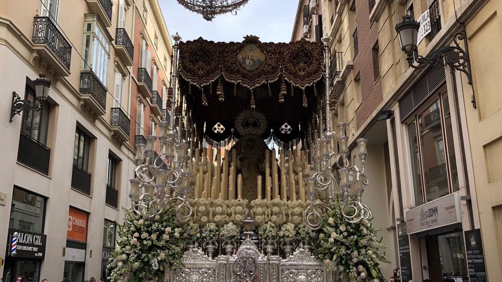 María de la O, a su paso por calle Martínez