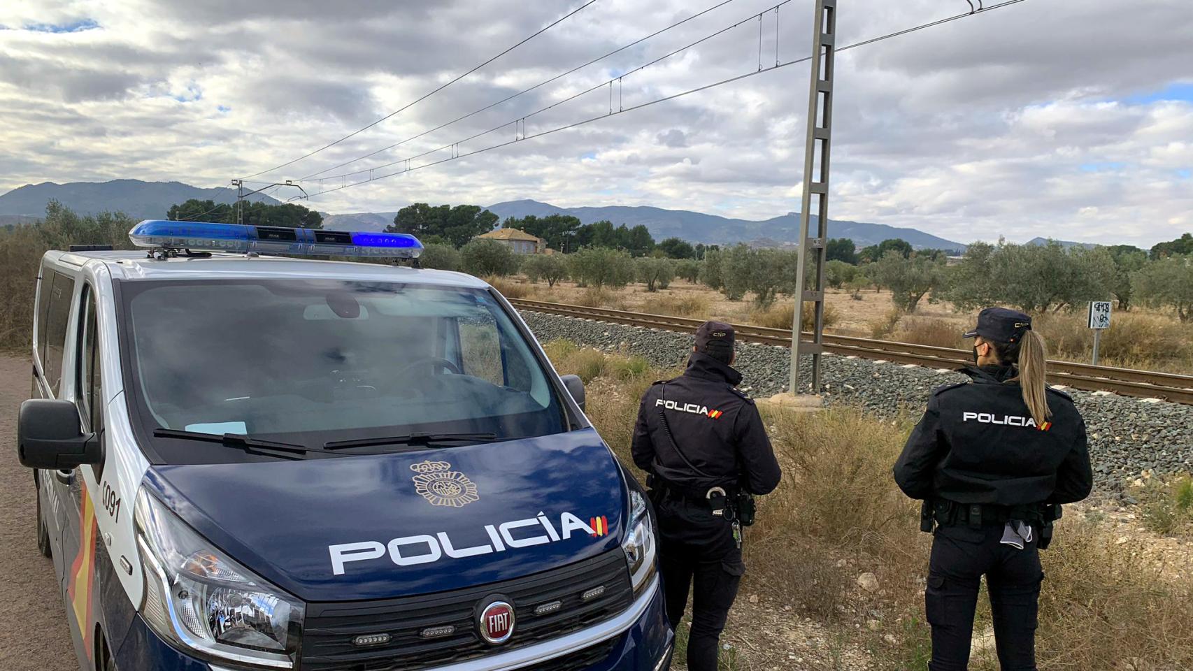 Los agentes en el lugar de la intervención.