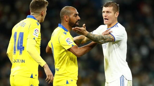 Toni Kroos se encara con Iván Alejo y Fali