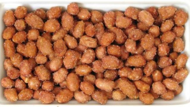 Unos cacahuetes con miel.