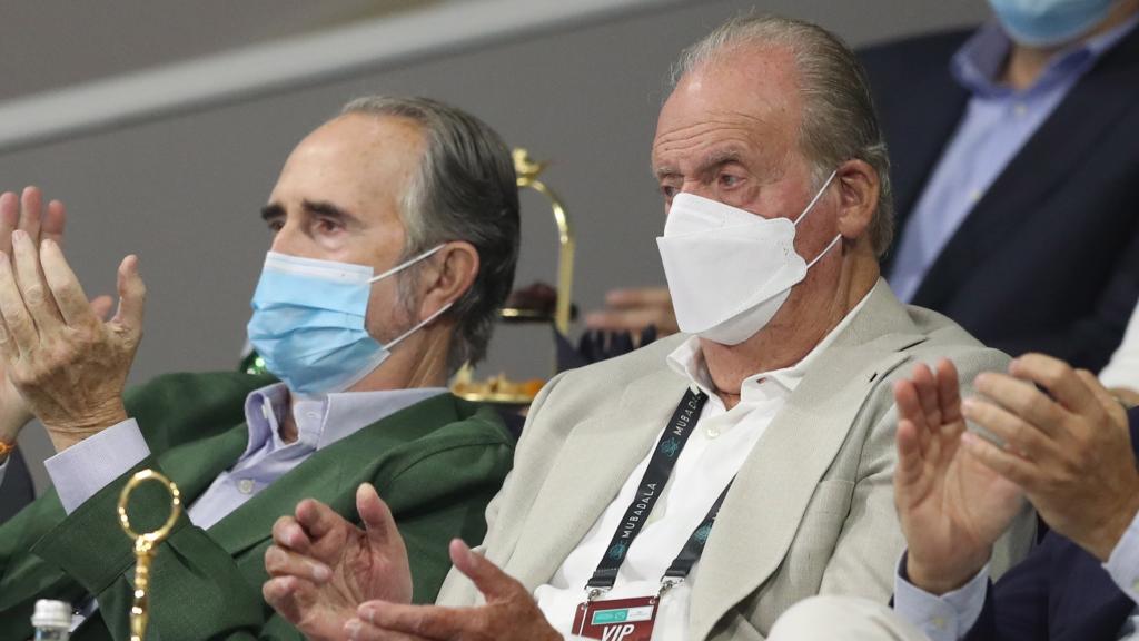El rey emérito viendo el partido de tenis de Nadal.