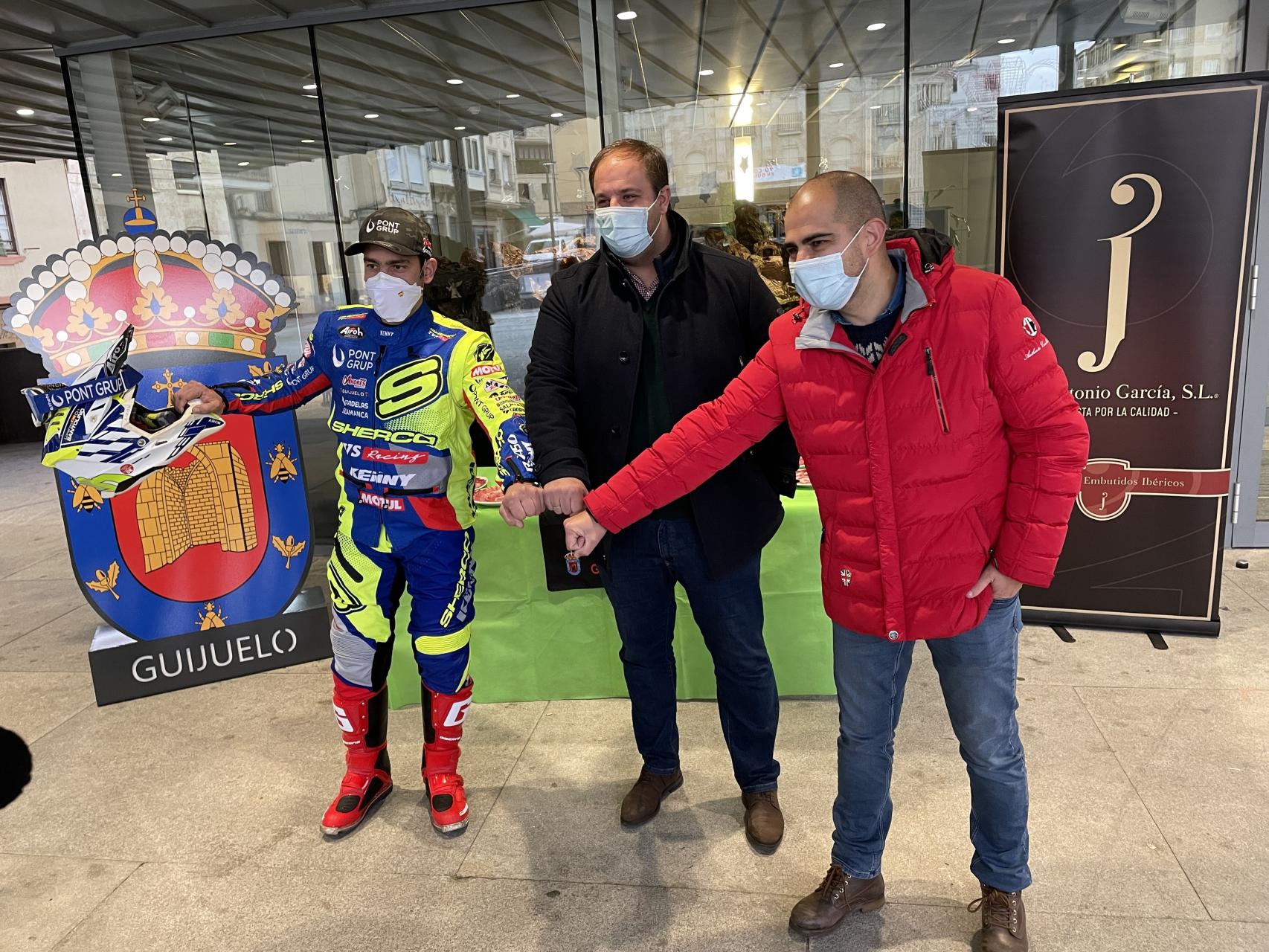 El piloto de motos Santolino inicia en Guijuelo su andadura hacia el Dakar