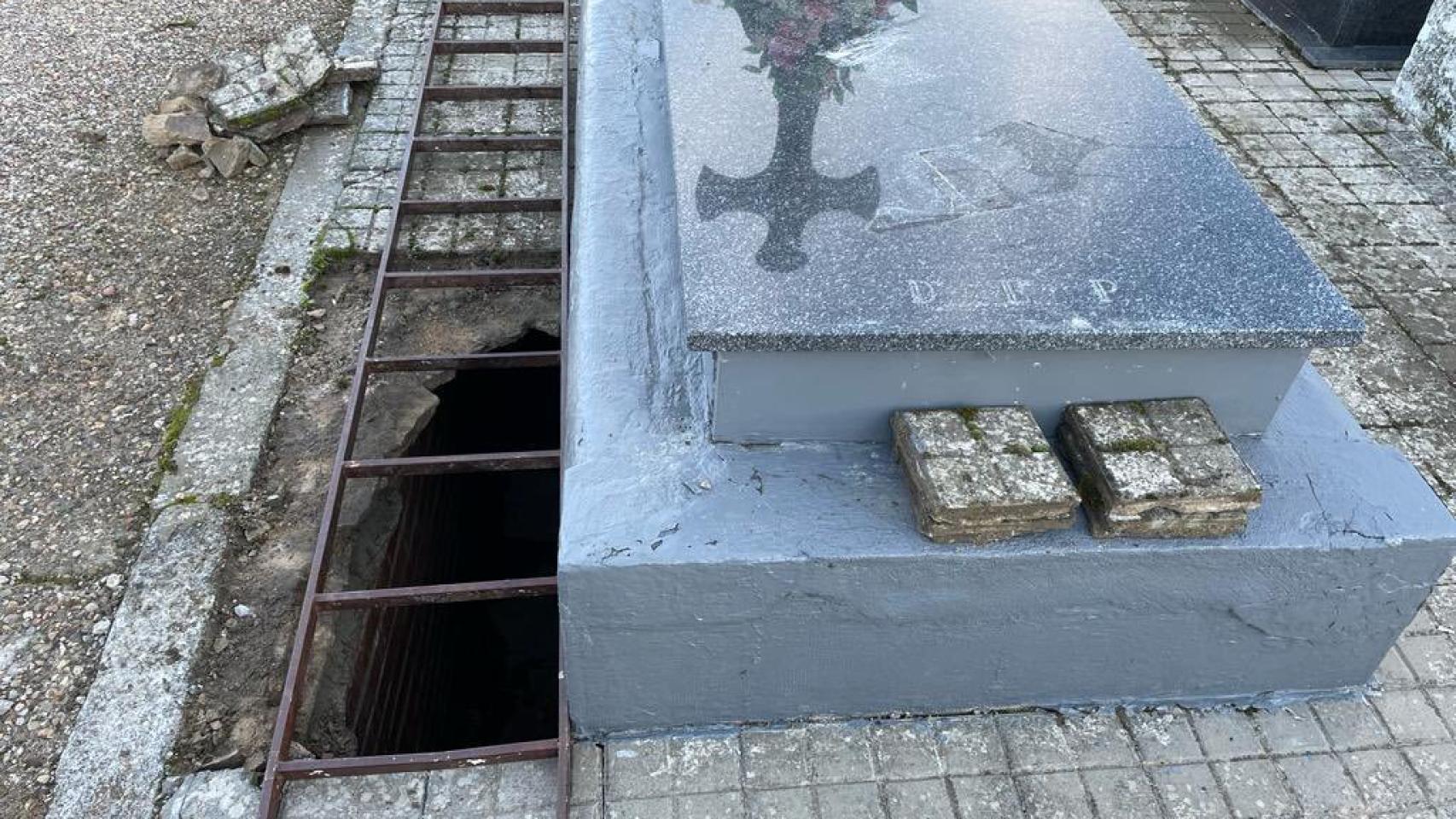 Panteón del cementerio de Tordesillas