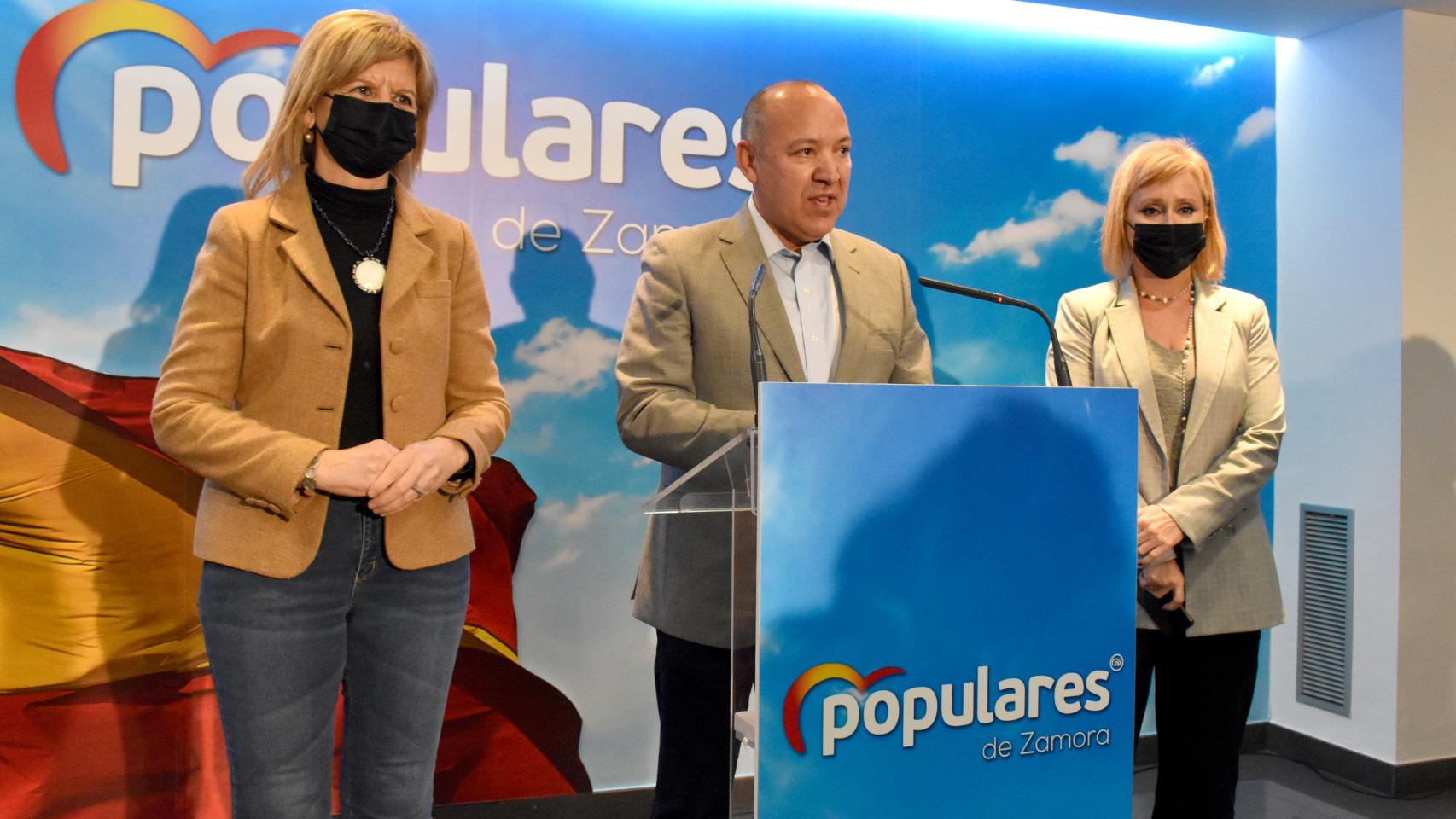 Elvira Velasco (senadora), José María Barrios (senador) y Leticia Pérez (procuradora)