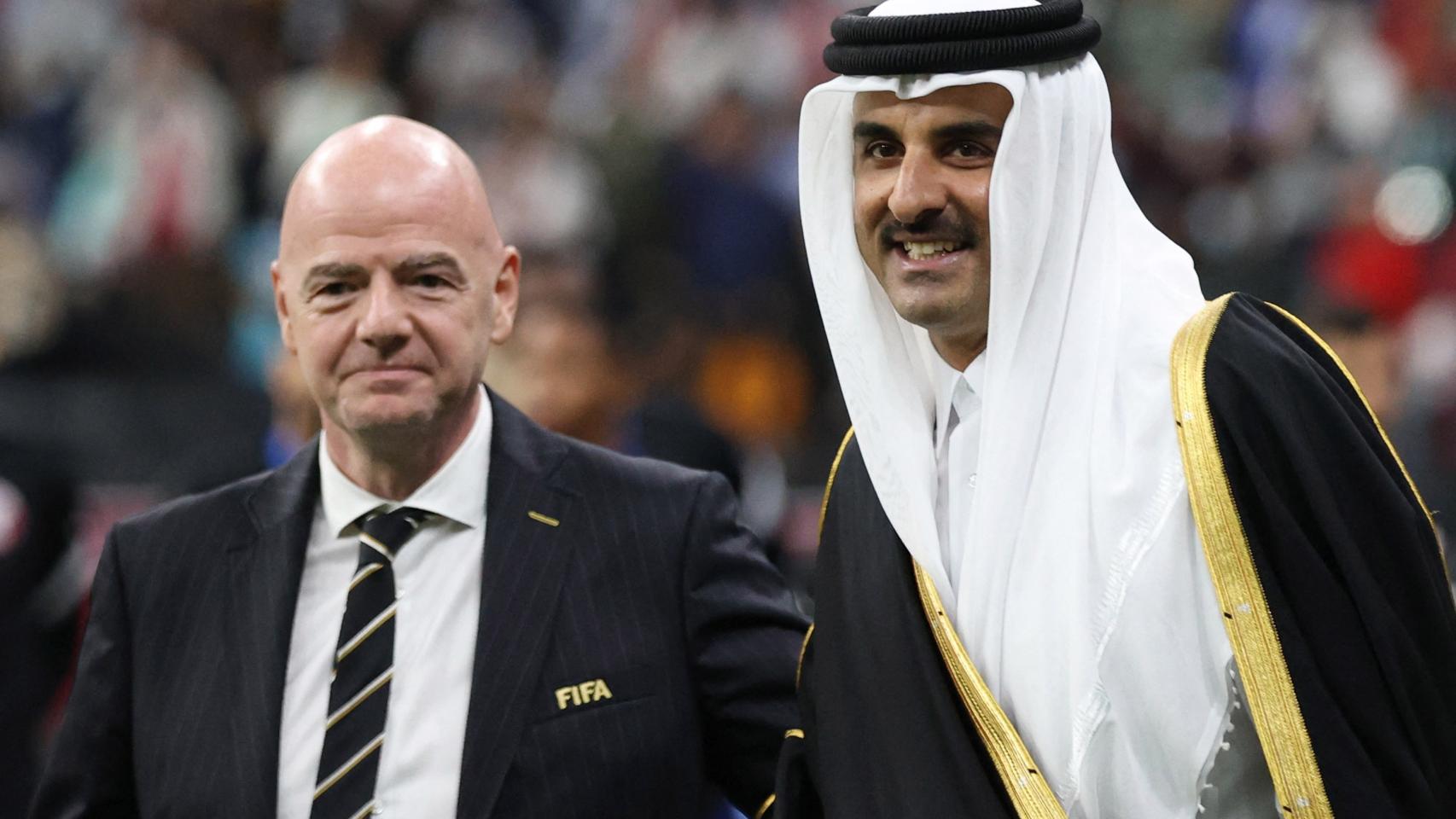 Gianni Infantino y Tamim bin Hamad Al Thani en la Copa Áarabe