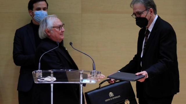 Joan Subirats recibe la cartera de Universidades.