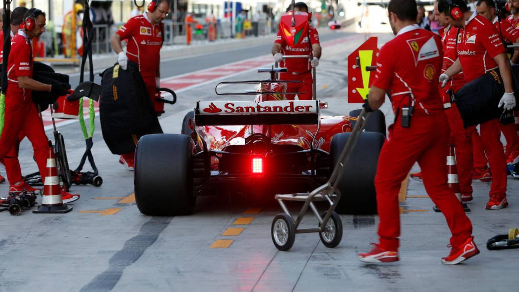 El patrocinio de Banco Santander, en el alerón del Ferrari.
