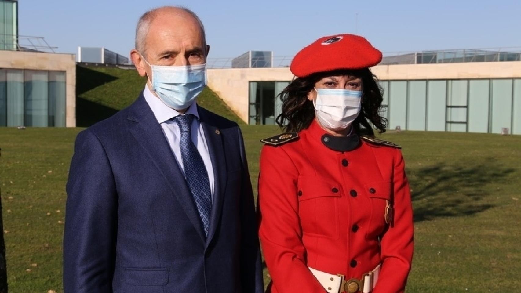 Josu Erkoreka, consejero de Seguridad del Gobierno Vasco y Victoria Landa, directora de la Ertzaintza.