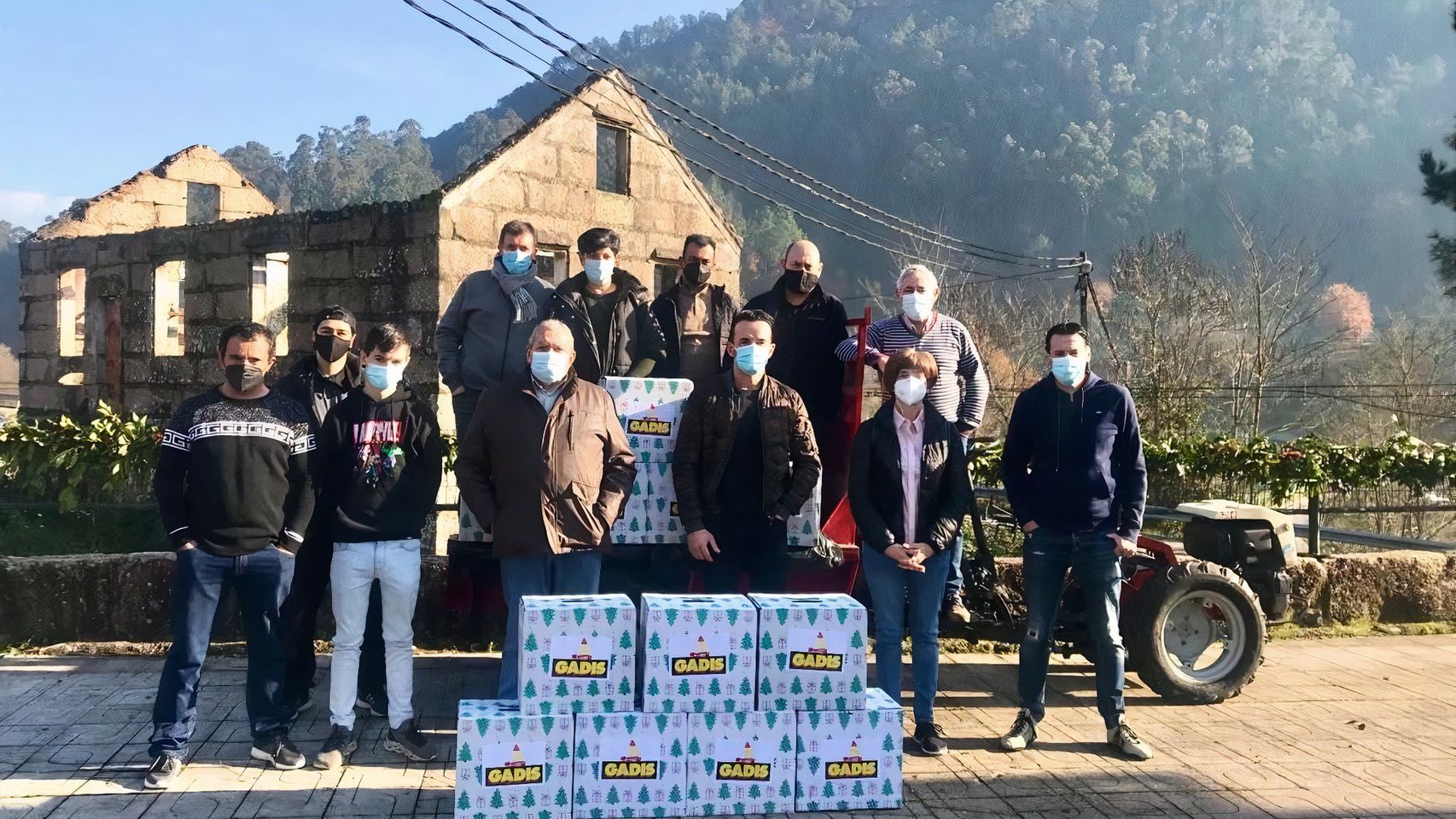 Entrega de las cestas de Navidad en Cans.
