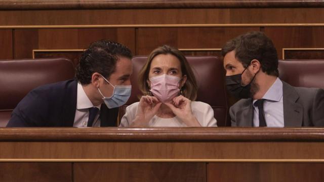 Teodoro García Egea, Cuca Gamarra y Pablo Casado, en el Congreso.