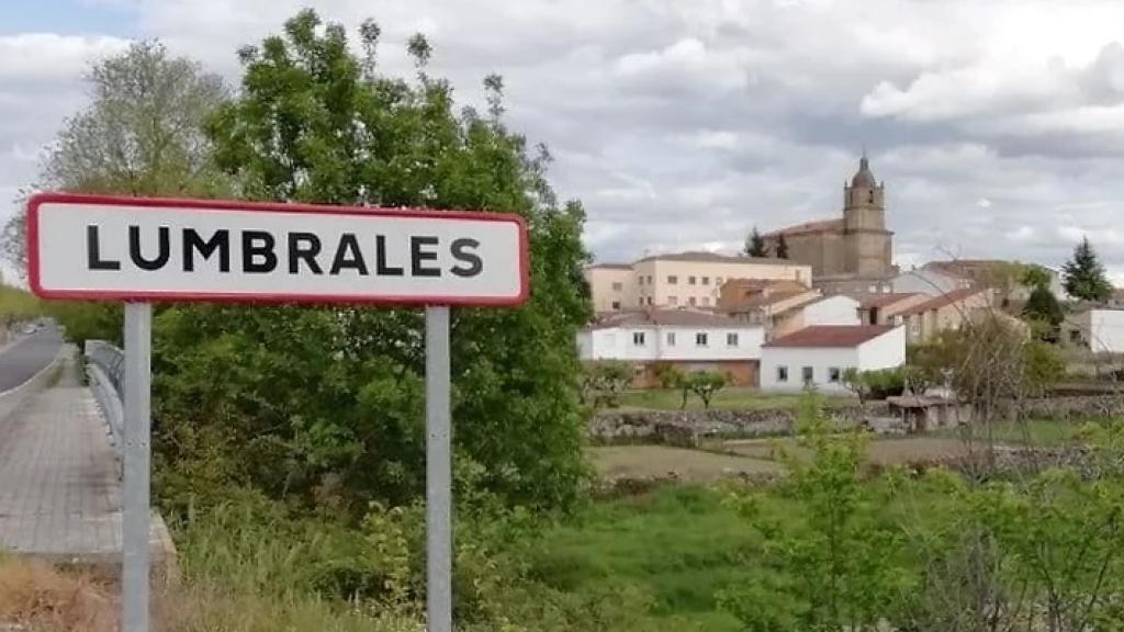 Acceso a la localidad de Lumbrales