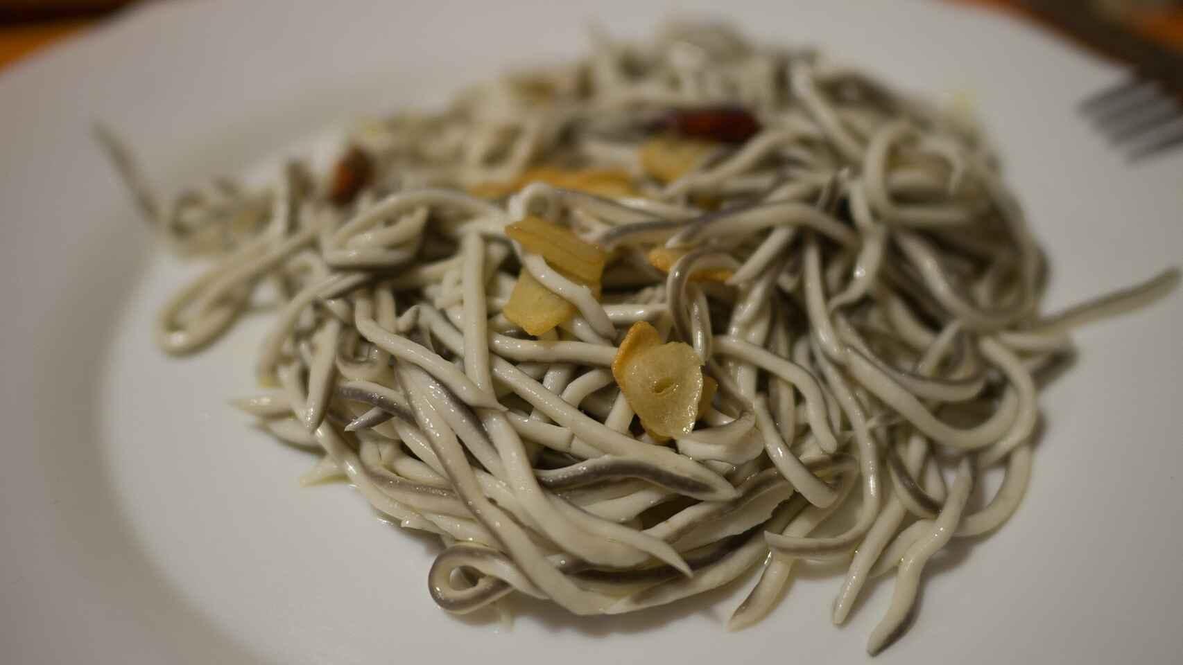 Un plato de gulas.