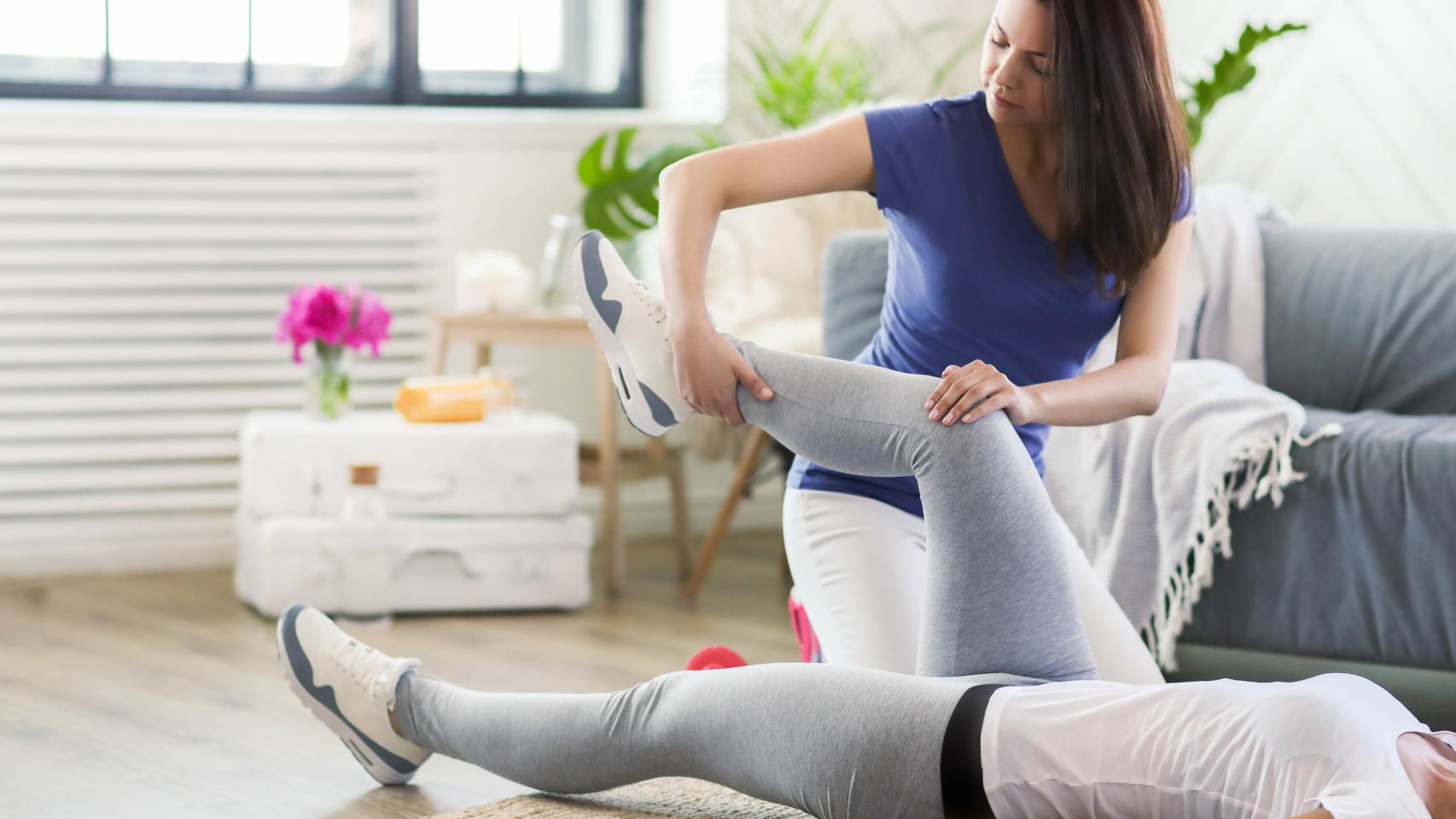 Una mujer en fisioterapia.