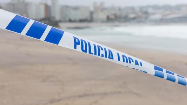 Las playas de A Coruña, cerradas por el temporal.