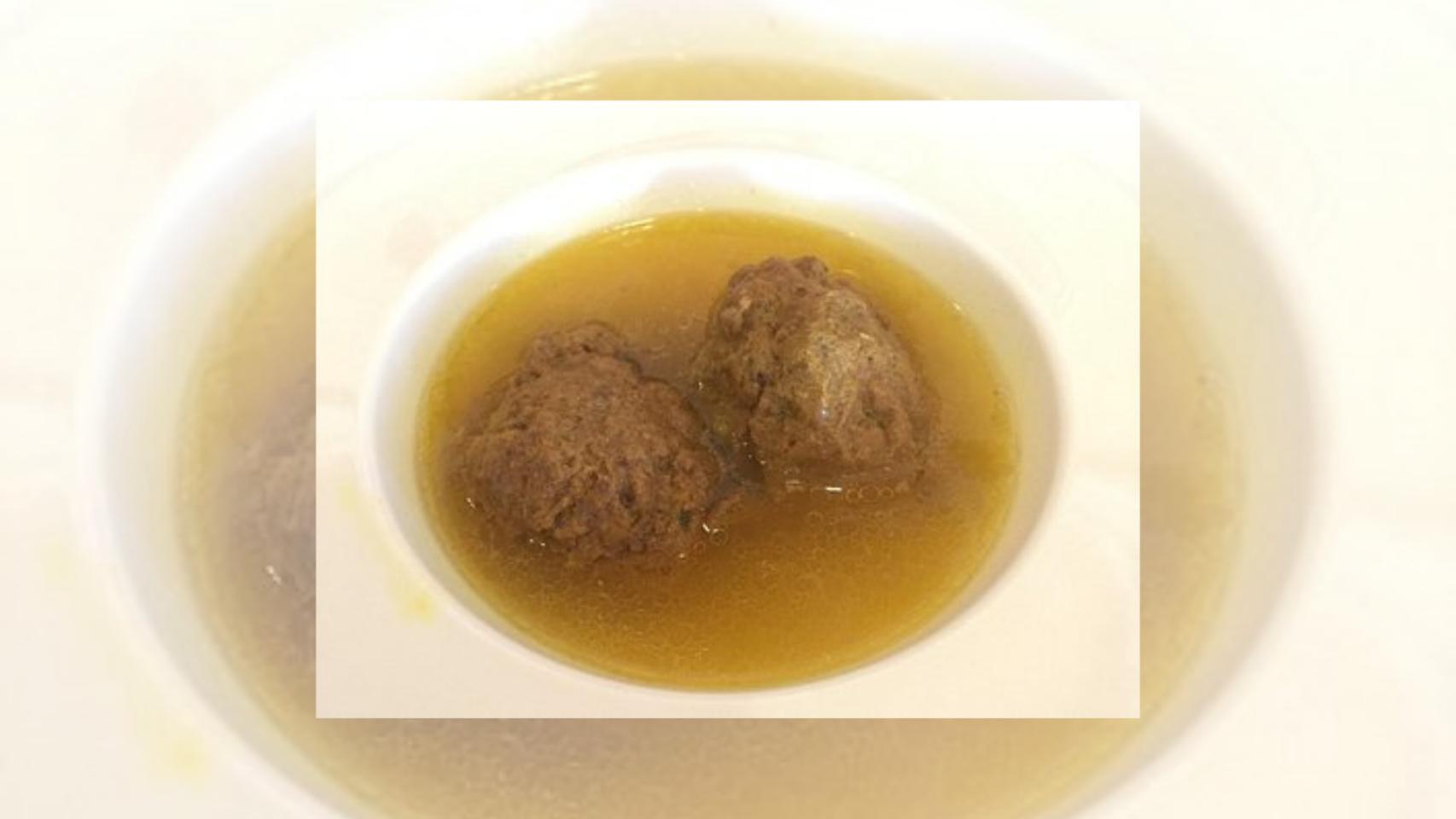 Caldo con Pelotas.