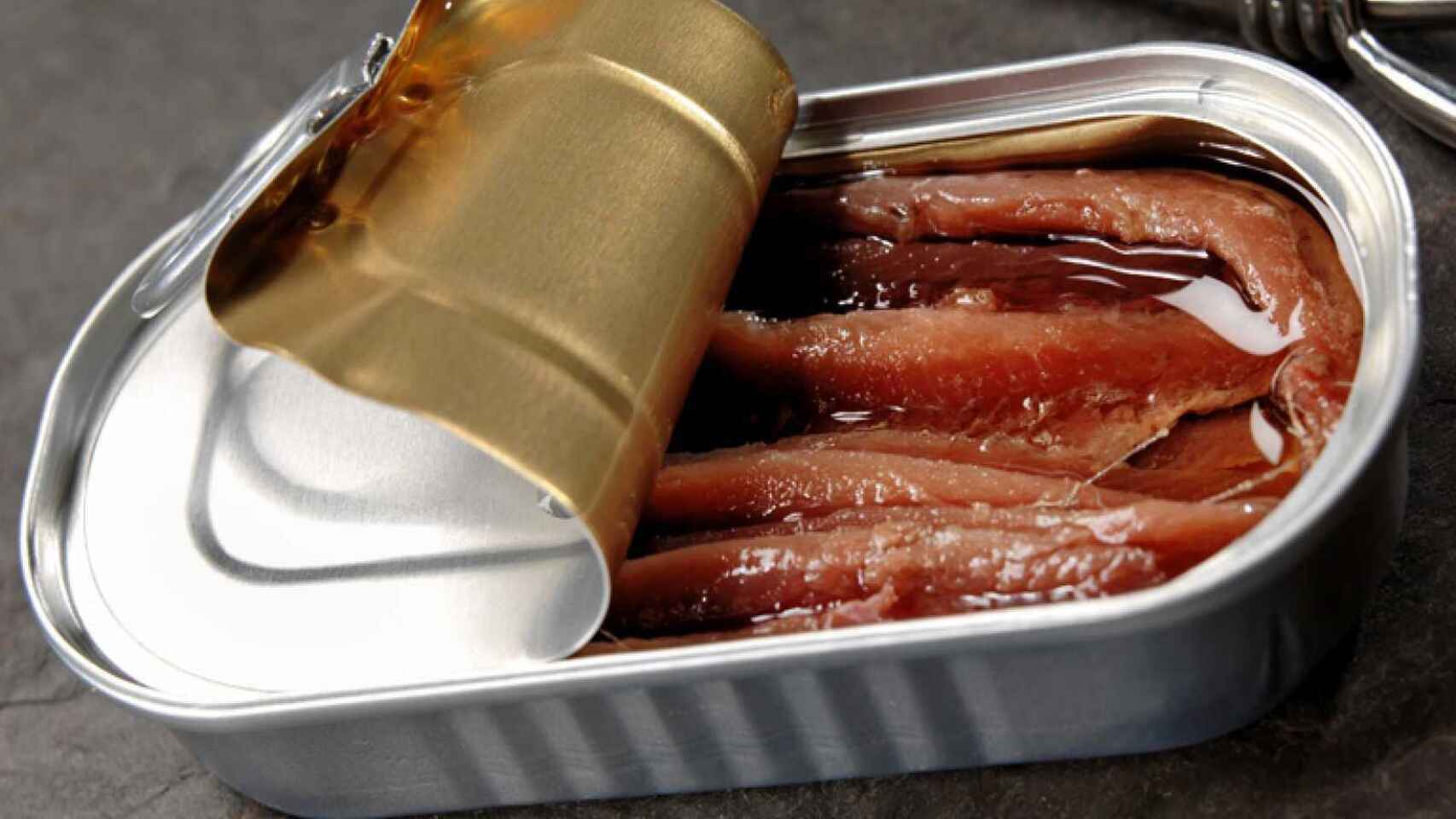 Una lata de anchoas.