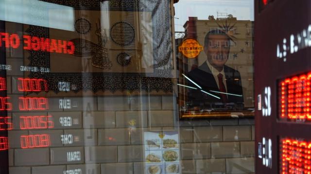 La lira, moneda oficial de Turquía, sigue tocando fondo.