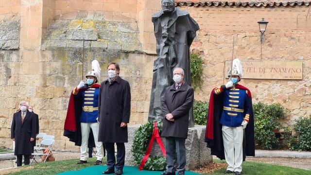 Ofrenda floral de Miguel de Unamuno./ Archivo