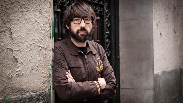 El guionista y presentador Quique Peinado en Malasaña.