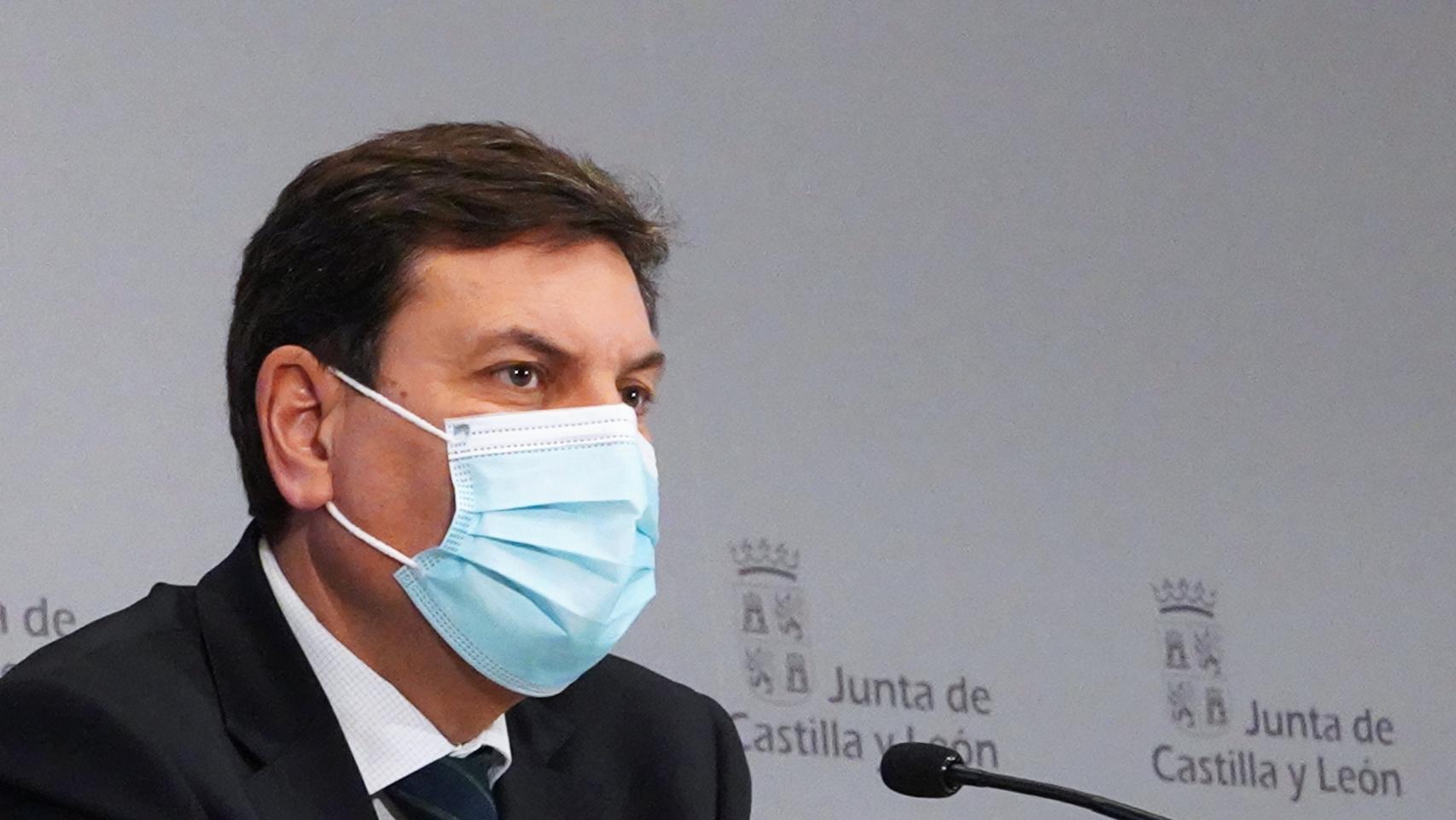 El consejero de Economía y Hacienda, Fernández Carriedo en la rueda de prensa posterior al Consejo de Gobierno.