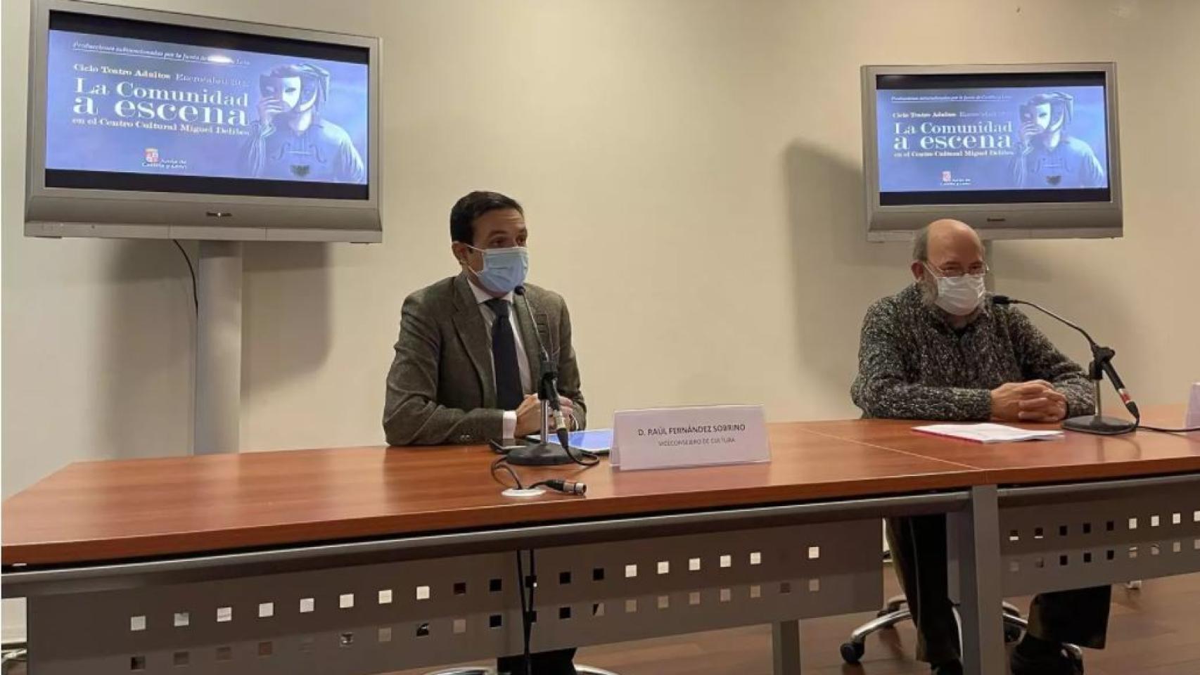 El viceconsejero de Cultura, Fernández Sobrino (i), junto al presidente de ARTESA, Tomás Martín.