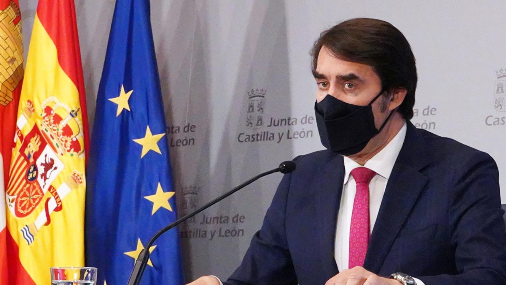 El consejero de Fomento y Medio Ambiente, Álvarez Quiñones, durante la rueda de prensa posterior al Consejo de Gobierno.